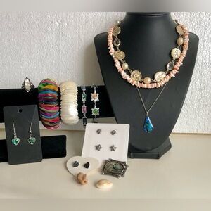 Vintage 13+ Piece Multi Colored Beach Sea Shell Necklaces Bracelets Jewelry Lot